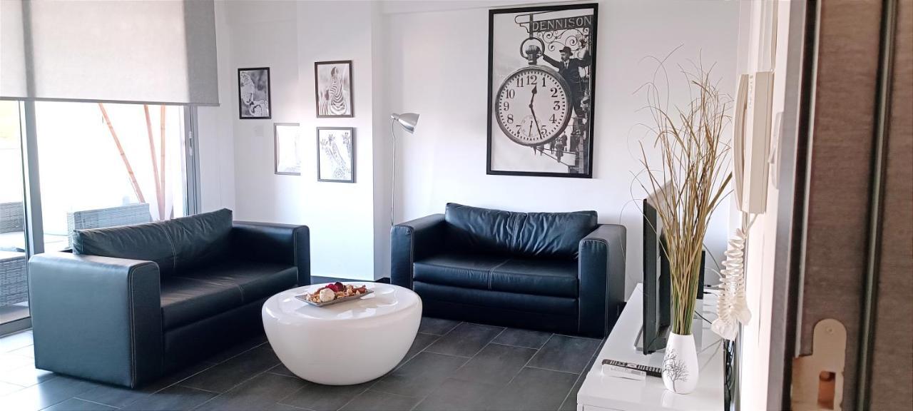 Dezo Luxury Town Apartment Larnaca Exterior photo