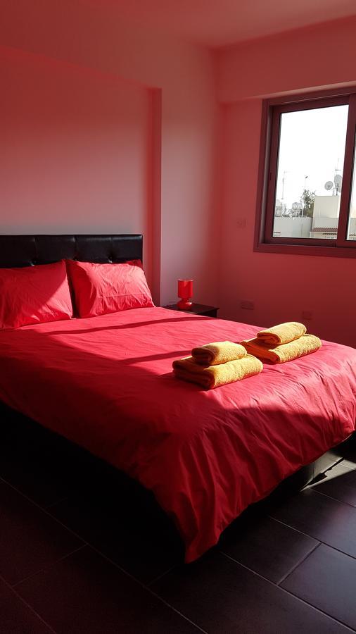 Dezo Luxury Town Apartment Larnaca Exterior photo