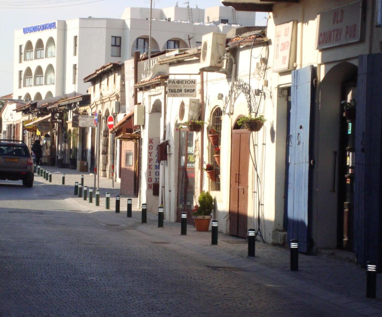 Dezo Luxury Town Apartment Larnaca Exterior photo